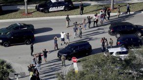 Sigue en Florida el escrutinio a desempeño policial en masacre