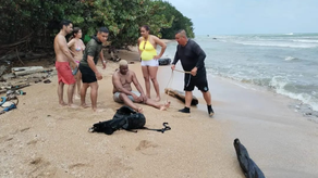 Hombre rescatado en el suelo de Playa Diablo