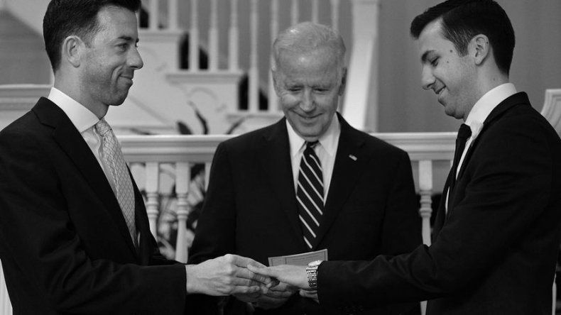 El vicepresidente de EEUU oficia una boda homosexual en su residencia