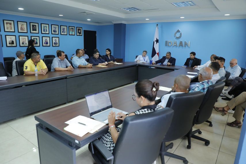 Mesa de trabajo del IDAAN.