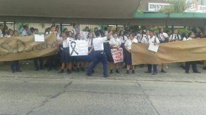 Estudiantes del Instituto América protestan por falta de aulas
