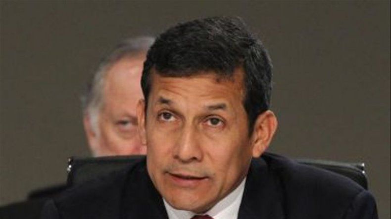 Presidente peruano se reconcilia con sus padres en una ceremonia pública