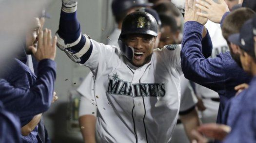Padres anotan ante Díaz en 9no y ganan a Marineros por 2-1
