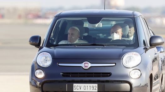 En el vehículo, el papa Francisco.