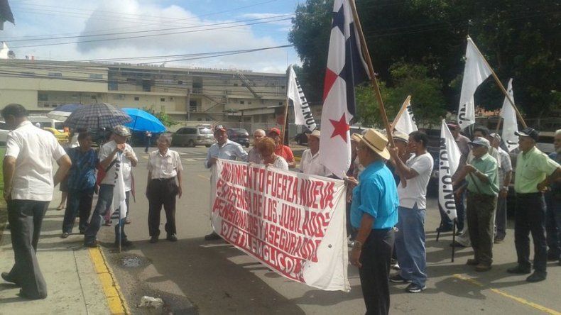 Jubilados en Chiriquí piden a Varela sancionar ley sobre pago de décimos atrasados