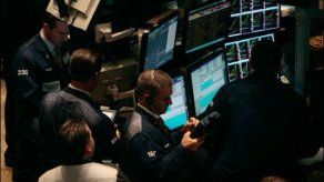 Precios de acciones se mantienen a pesar de datos adversos
