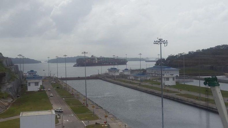 Contratiempo en tránsito 500 de buque neopanamax por el Canal Ampliado