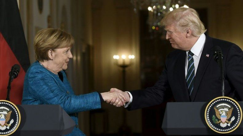 Trump no rechazó estrechar la mano a Merkel
