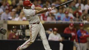Filis vencen 7-5 a Padres en 13 innings