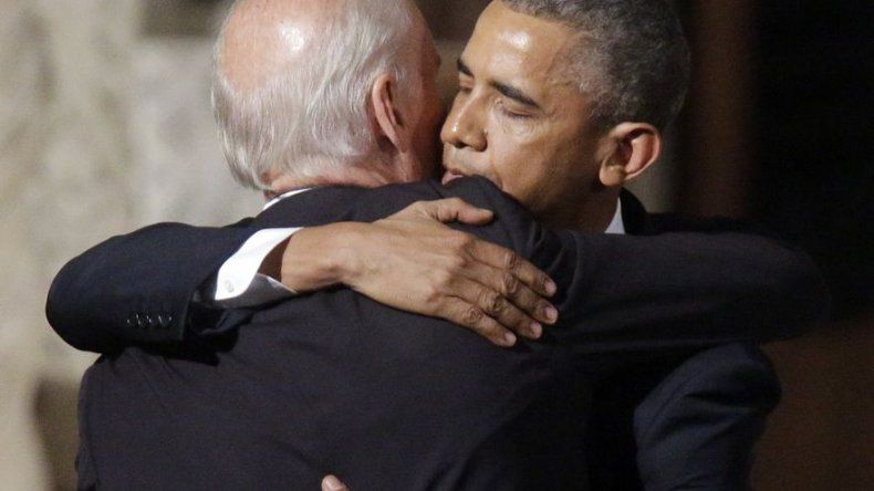 Entre el luto, Obama y Biden muestran su vínculo personal