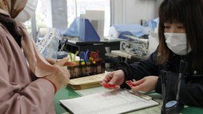 Reparten yodo para prevenir cáncer cerca de planta nuclear nipona en revisión