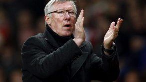 Benítez pone en tela de juicio la educación de Alex Ferguson