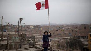 En Perú multan a quien no exhiba banderas peruanas
