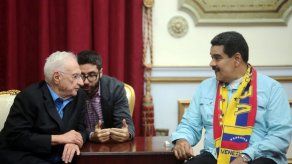 Frank Gehry visita Venezuela para iniciar un proyecto de programa musical
