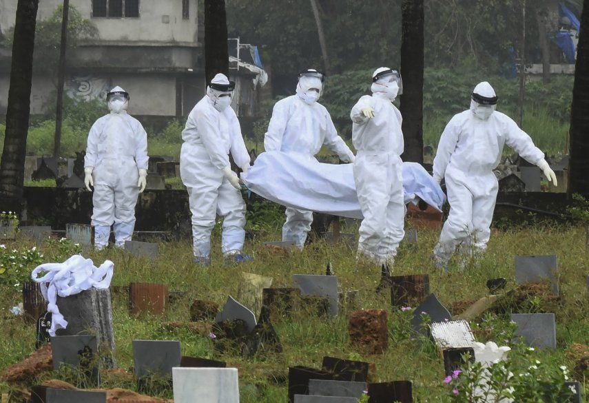 No existe una vacuna contra el virus.