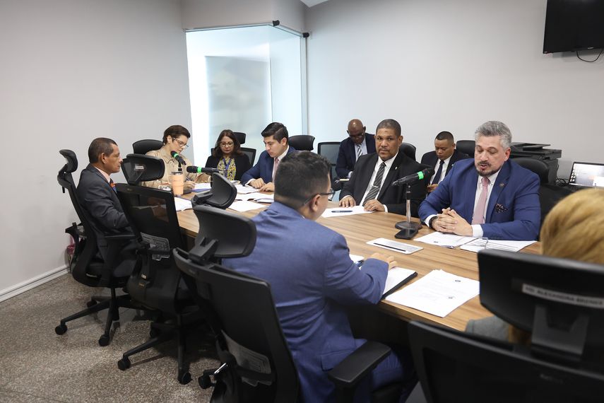 Subcomisión de Educación de la Asamblea busca transparentar criterios para las becas del IFARHU.