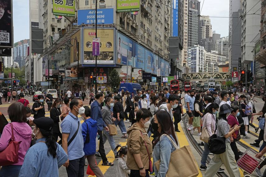 El gobierno de Hong Kong alivió las restricciones a fines de abril después de que el brote pareció desvanecerse.