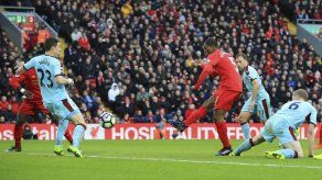 Liverpool vence a Burnley