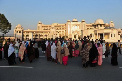 Niña en estado grave tras ser violada por tres hombres en Pakistán