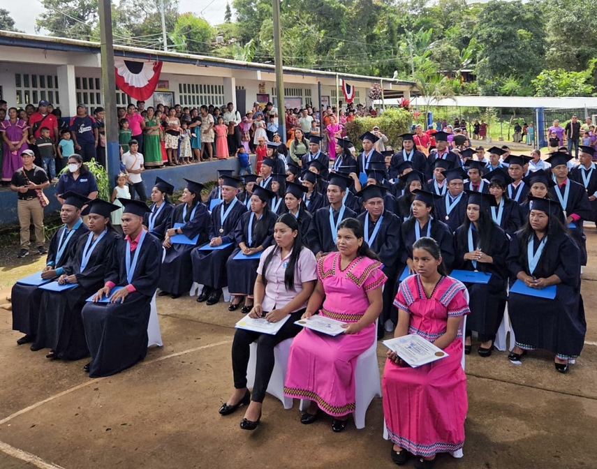 UDELAS entrega títulos universitarios en Bocas del Toro y Ngäbe Buglé.