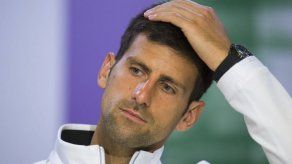 Djokovic se retira de torneo al sufrir dolor en codo derecho