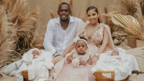 Usain Bolt junto a sus nuevos bebés.