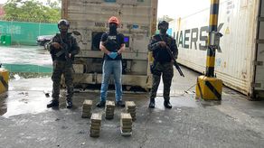 Policía Nacional decomisa 25 paquetes de presunta droga en puerto del Pacífico