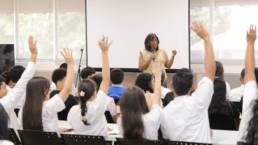 Ministra Lucy Molinar anuncia próxima Escuela para Padres