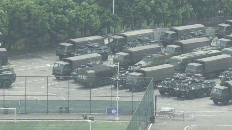 China concentra fuerzas cerca de Hong Kong, Trump se implica