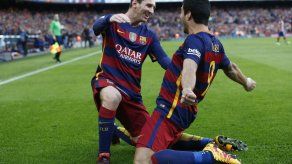 El Barcelona remonta al Atlético con goles de Messi y Suárez