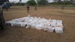 Incautan 1.213 paquetes de cocaína en río Calovébora