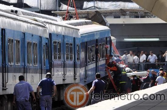 Tren choca contra estación en Argentina