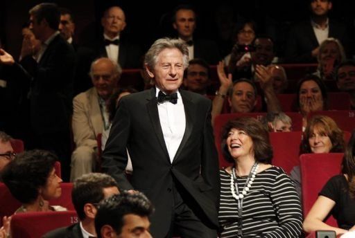Polanski reaparece en Cannes en una alfombra roja pasada por agua