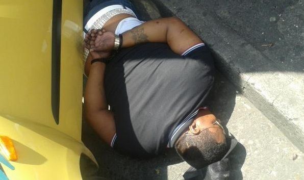 Un joven herido y dos detenidos en robo frustrado en Avenida B