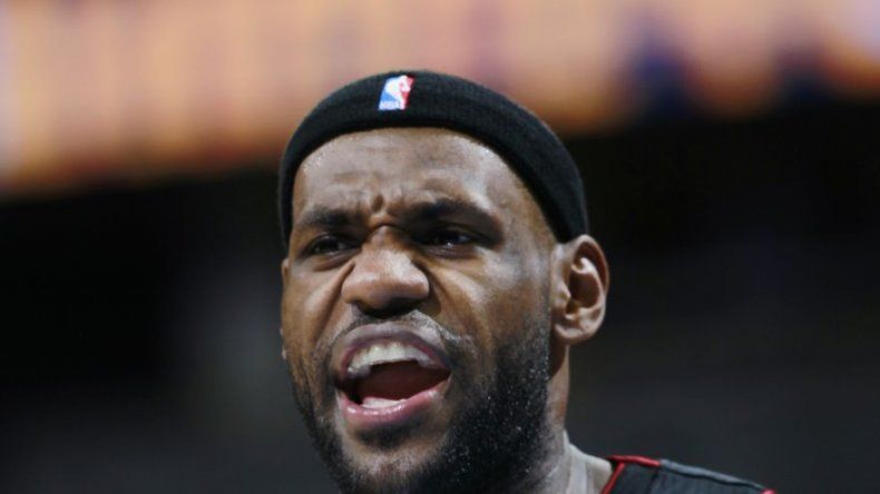 LeBron vuelve y anota 26 en su cumpleaños