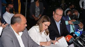 Firma de acuerdo de finalización de huelga entre docentes y el Meduca. Firma de acuerdo de finalización de huelga entre docentes y el Meduca.
