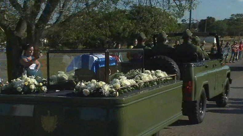 Cenizas de Fidel Castro salen en caravana al este de Cuba