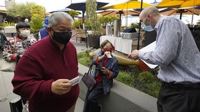 Flexibilizan uso de mascarillas en San Francisco.