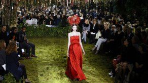 Grazia Chiuri presenta 1er desfile de alta costura para Dior