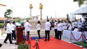 Develan monumento del Bicentenario en Coclé