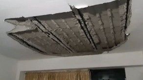 Una adulta y un menor heridos tras caída de losa edificio en Río Abajo
