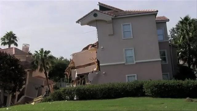 Video: Agujero se traga parte de un resort en Florida