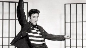 Vaso de papel usado por Elvis es vendido por 3.300 dólares