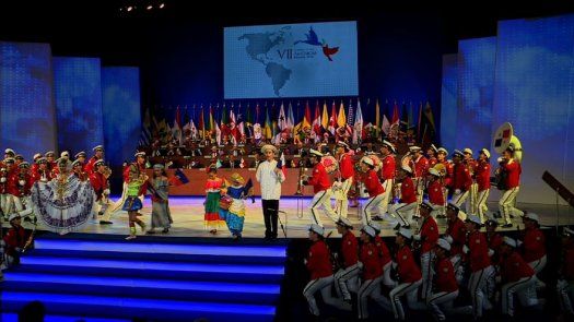 Inaugura la VII Cumbre de las Américas con Cuba por primera vez