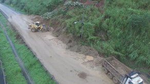 Tras el deslave mantienen cerrada la vía Centenario en dirección a la ciudad