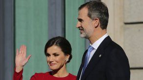 Rey de España pide unidad en medio de crisis de secesión