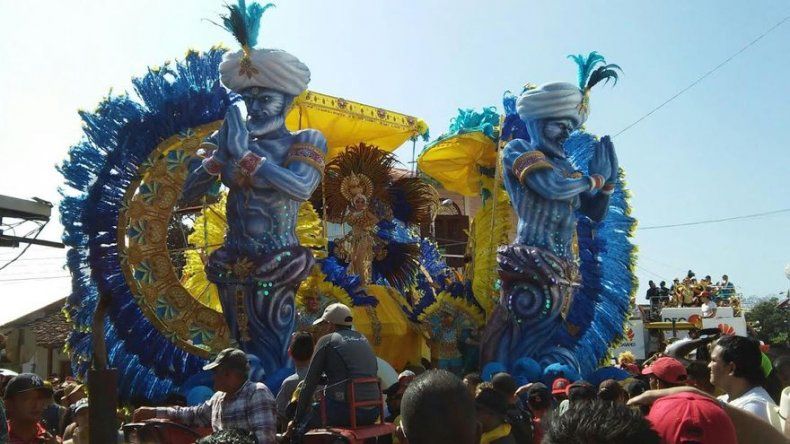 Colorido culeco de Año Nuevo en Las Tablas con tres reinas