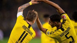 Borussia Dortmund domina 2-0 al Slavia de Praga con doblete de Hakimi