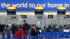 Caos en los aeropuertos británicos antes de Londres 2012