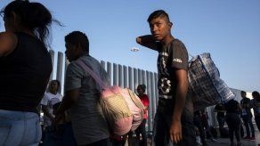 Familias migrantes que cruzaron ilegalmente la frontera EEUU-México aumentaron en agosto